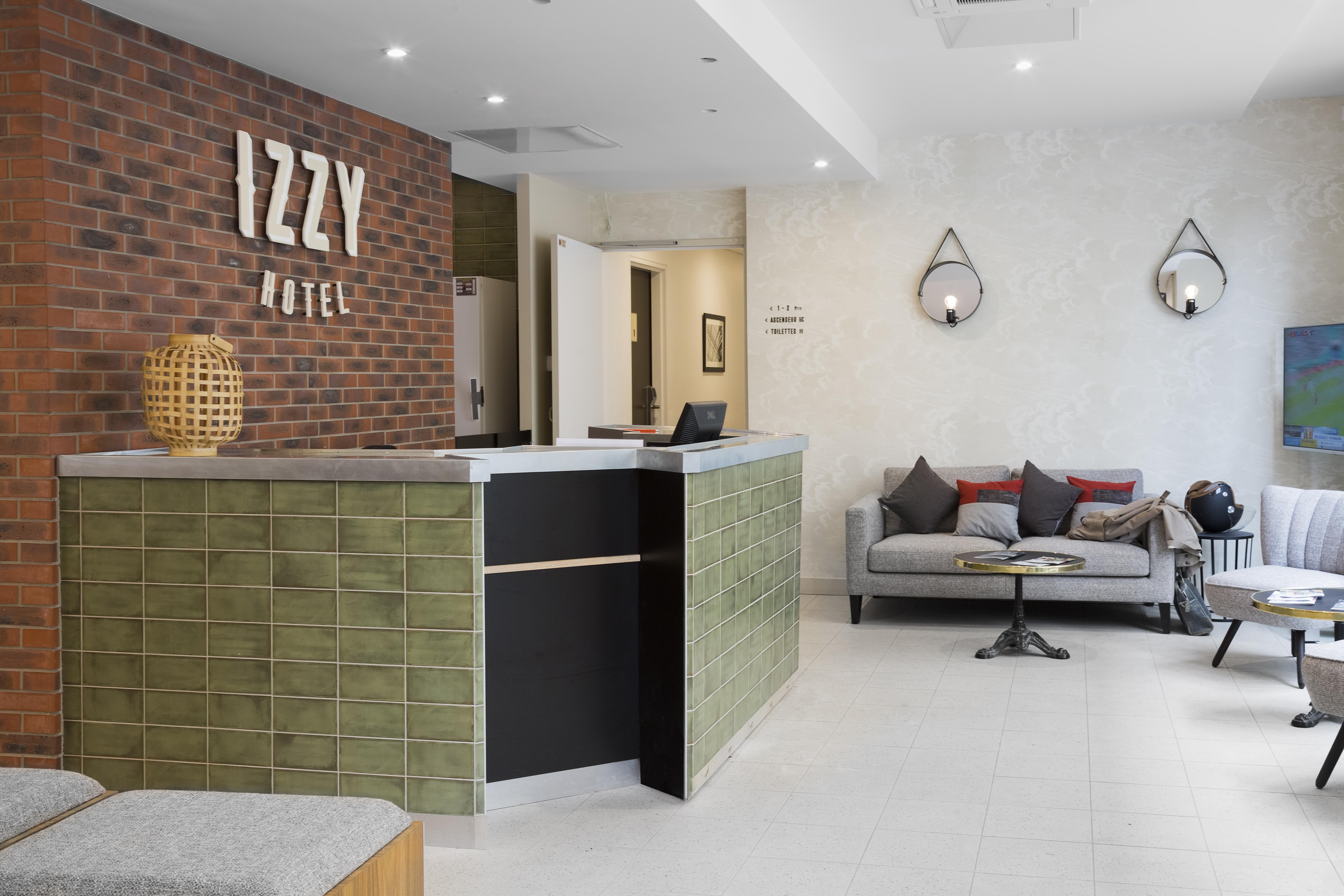 Hotel Izzy Исси-ле-Мулино Экстерьер фото